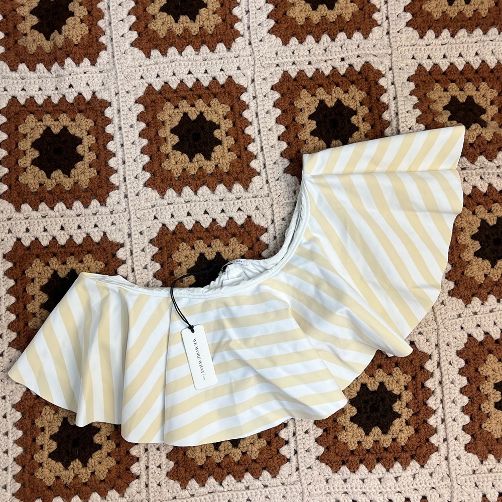 NWT WeWoreWhat TOP ONLY Positano Bikini Ruffle One Shoulder Top Medium - Picture 3 of 6